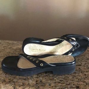 Ladies Taryn Rose slide on (flip flop).